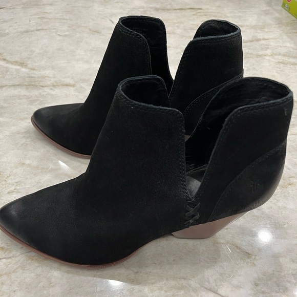 LIKE NEW Frye Reina Cut-Out Women's Suede Cowboy‎ Ankle Bootie | Black | Size 10 - Picture 2 of 12